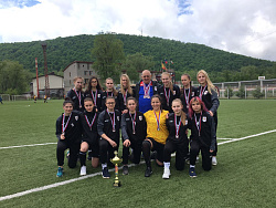  Бронзовые медали футболисток.  