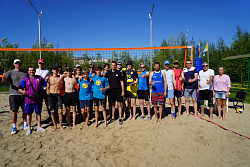 Сегодня в рамках декады спорта ко дню физкультурника на игровом парке озера Комсомольского состоялся фестиваль игровых видов спорта по пляжному волейболу.