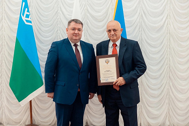 ПОЗДРАВЯЕМ КОЛЛЕГ
