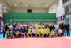  6 команд из 5 муниципалитетов Югры взяли старт в первенстве Югры по волейболу среди юниоров до 19 лет. 