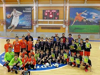Футболисты СШОР "Самотлор" выиграли первенство.